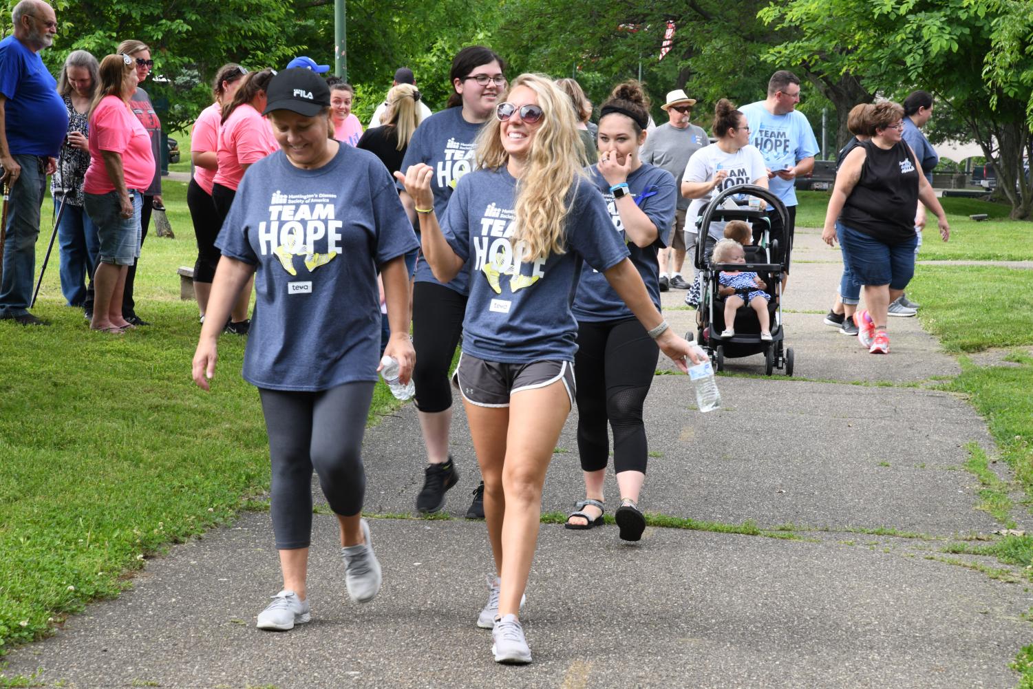 Teams begin 5K walk for Huntington's disease at Zane's Landing Park.