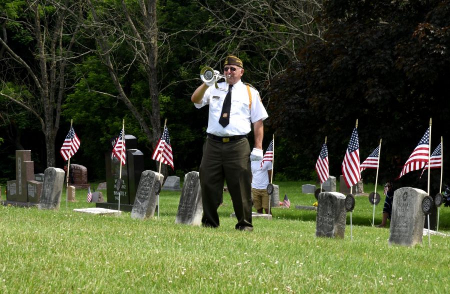 Memorial+Day+Observance+at+Greenwood+Cemetery