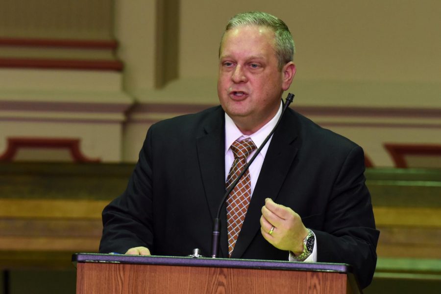 Defense attorney Jeff Blosser, representing John J. Iden, addresses the jury during his closing statement.