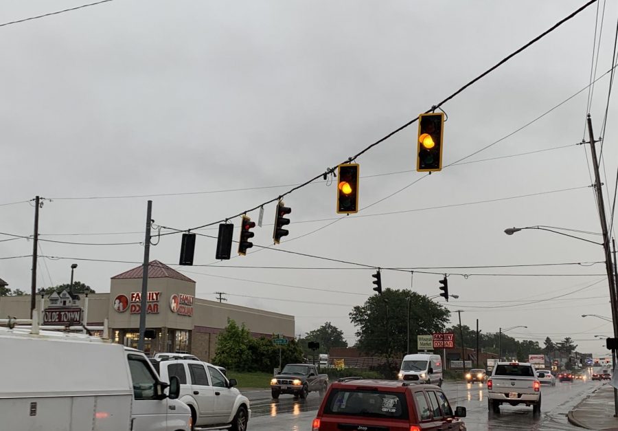 The traffic light on Maple Avenue at the Taylor Street intersection is flashing yellow.