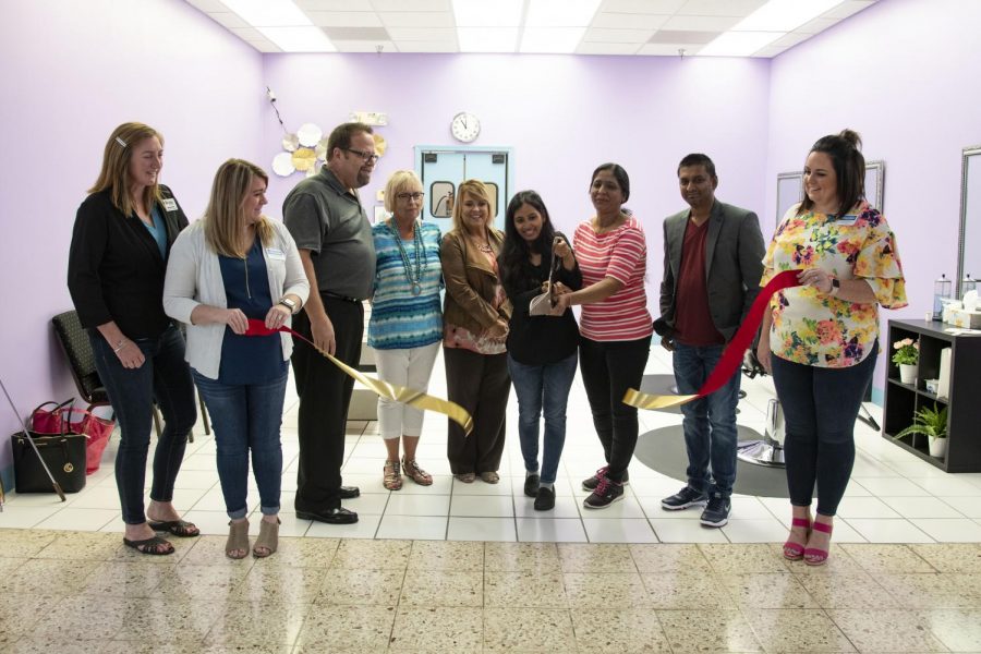 Hair threading business opens at the mall