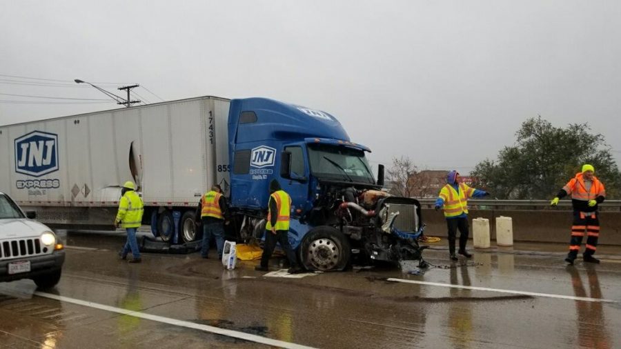 Semi accident causes delays on I-70