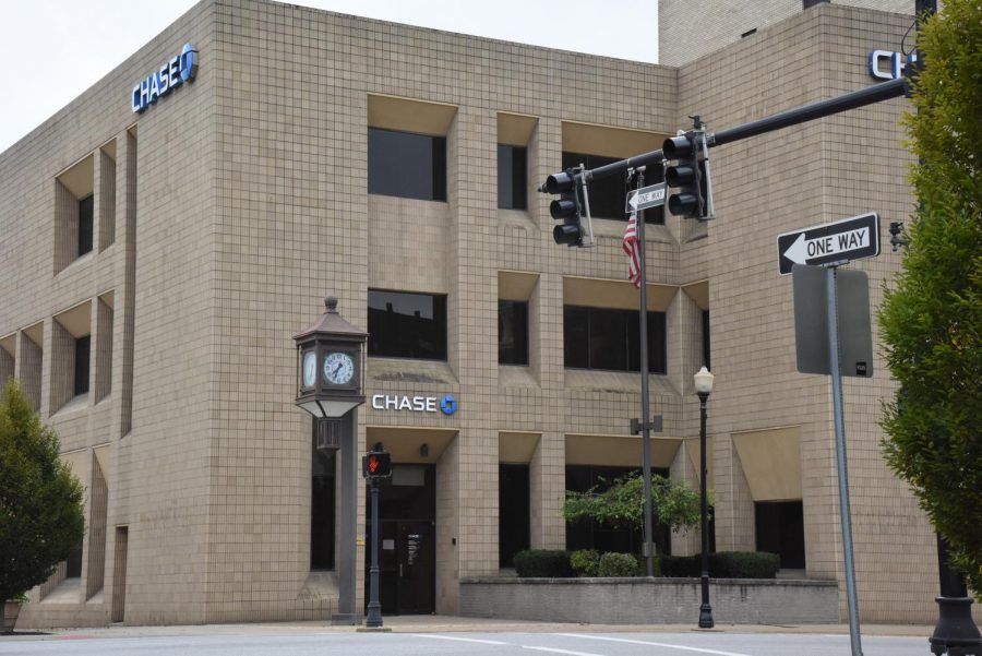 Chase to close downtown branch